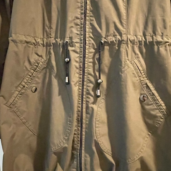 Laundry By Shelli Segal Green Raincoat with Adjustable Drawstring Waist and Hood - Picture 5 of 10